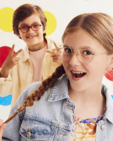 Trouver un opticien spécialisé dans les lunettes pour enfants pour sa première paire de lunettes de vue vers Blanquefort 